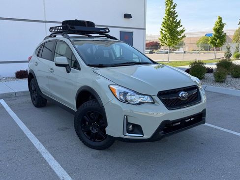 Used 2014 Subaru Crosstrek 2.0i Limited AWD/4WD image 2