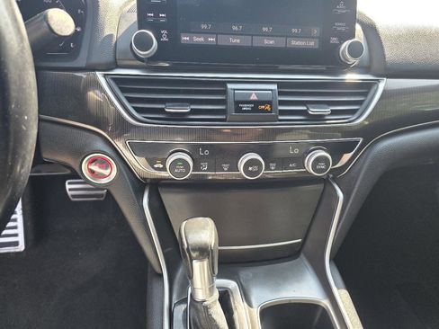Used 2018 Honda Accord Sport image 13