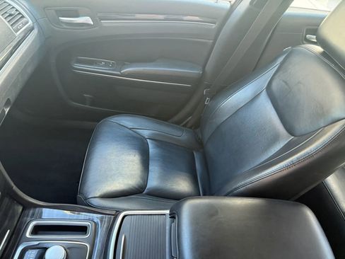 Used 2016 Chrysler 300 Limited RWD image 12