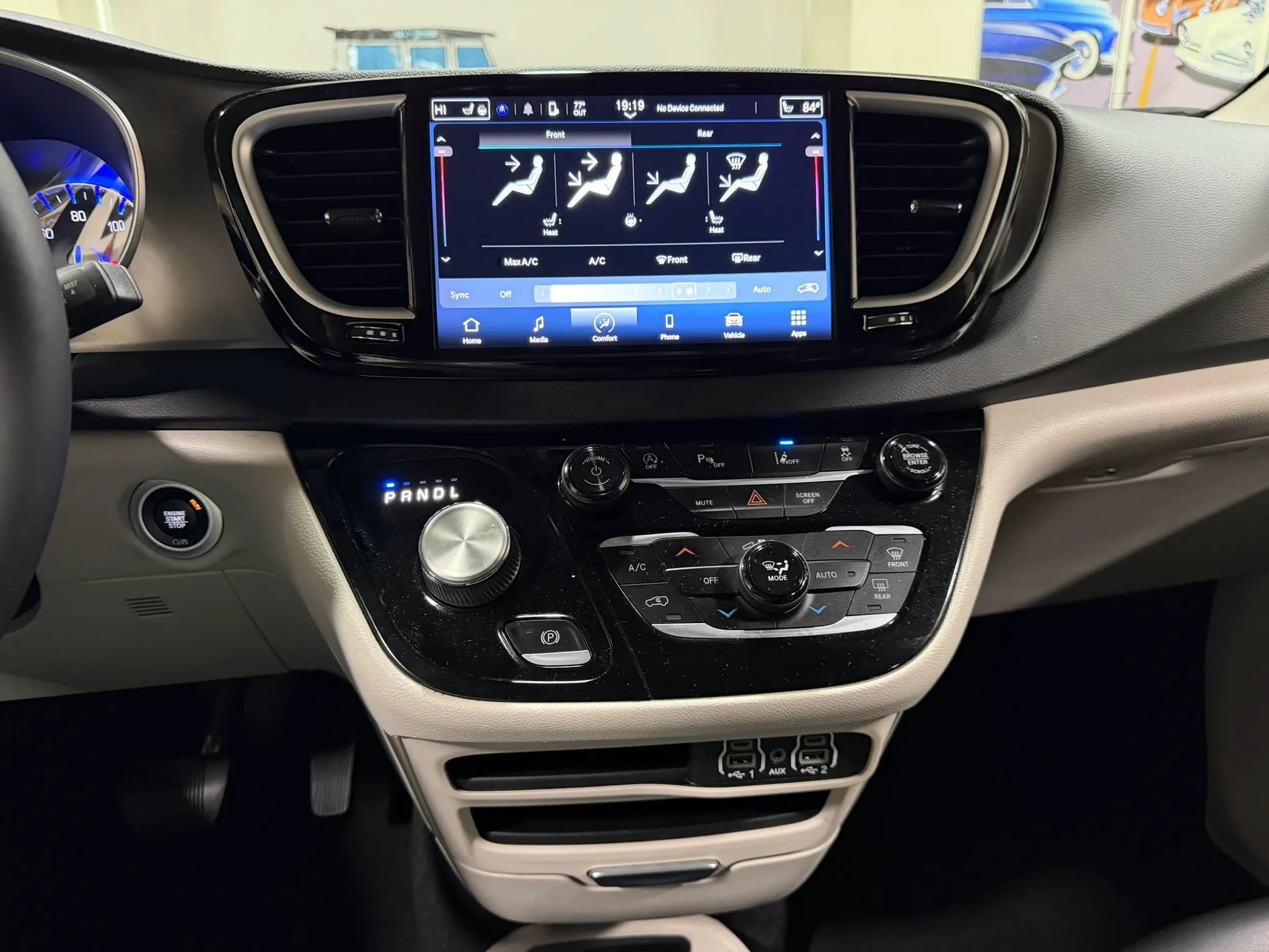 Used 2023 Chrysler Pacifica Touring-L FWD image 46