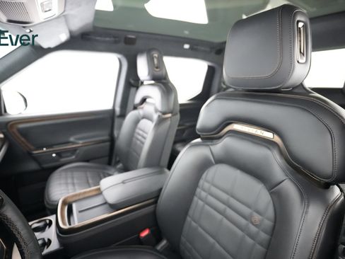 Used 2025 Rivian R1T Premium AWD/4WD image 4