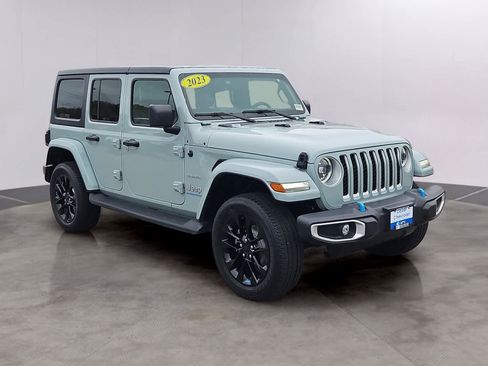 Used 2023 Jeep Wrangler Unlimited Sahara w/ Cold Weather Group AWD/4WD image 3