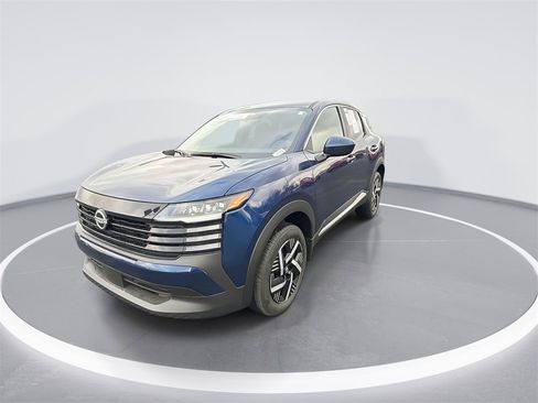 Used 2025 Nissan Kicks SV image 4