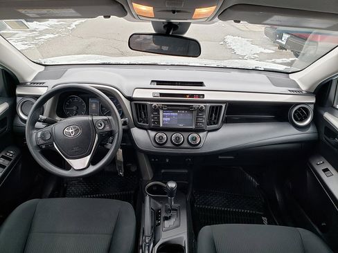 Used 2018 Toyota RAV4 LE image 13