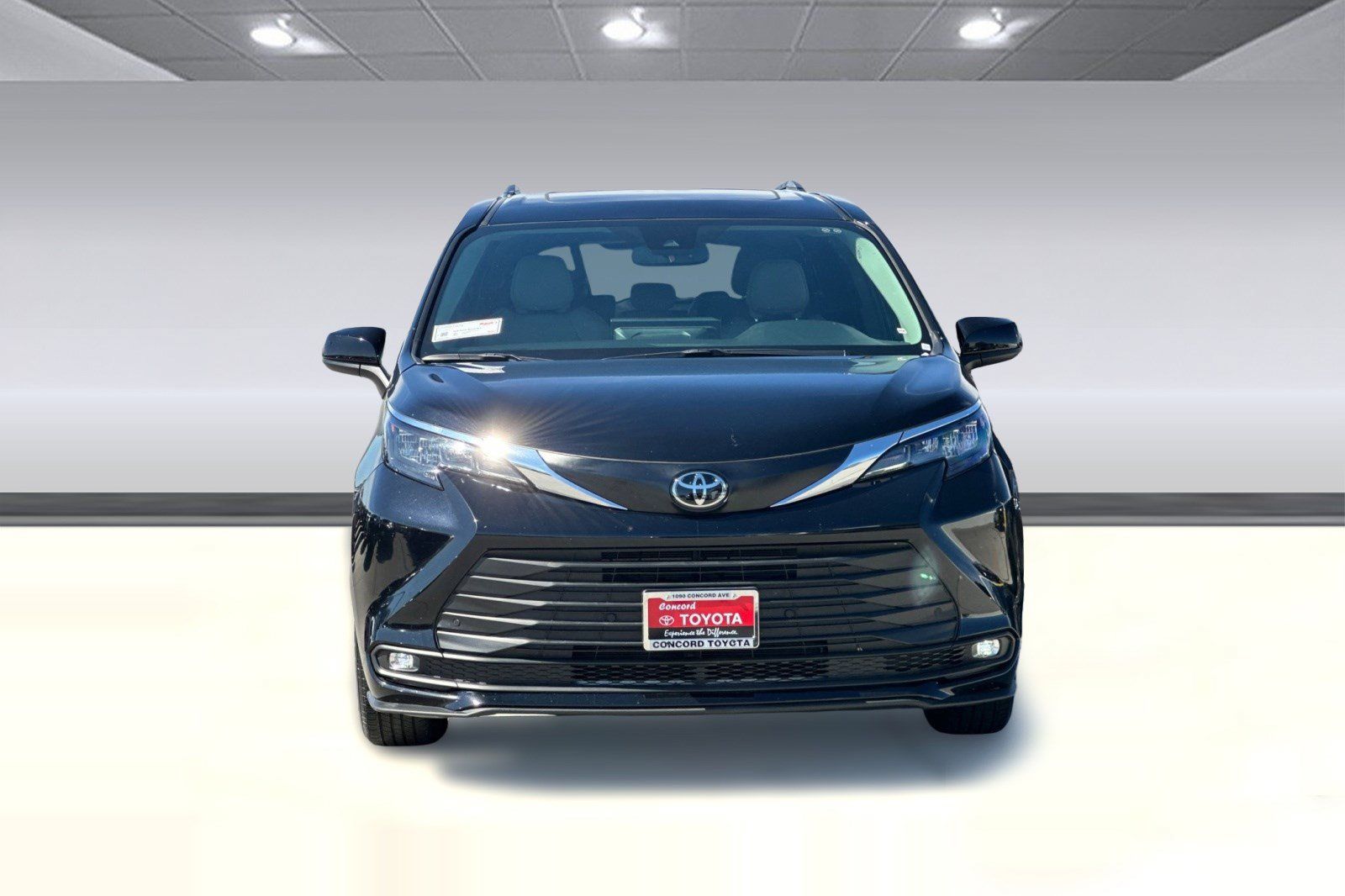 Used 2026 Toyota Sienna XLE FWD image 5