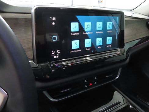 New 2025 Volkswagen Atlas SEL image 18