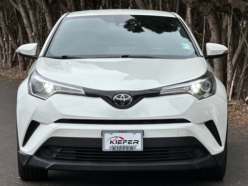 Used 2019 Toyota C-HR XLE image 9