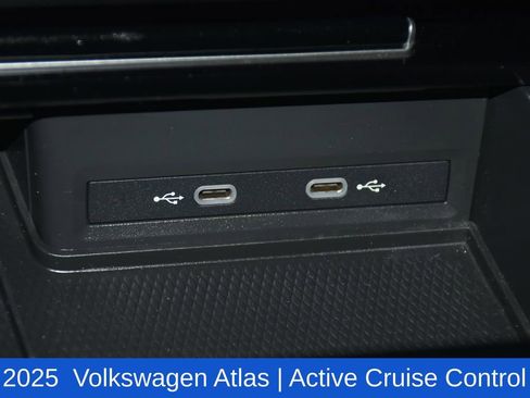 Used 2025 Volkswagen Atlas SE FWD image 21