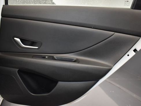 Used 2024 Hyundai Elantra SEL FWD image 14