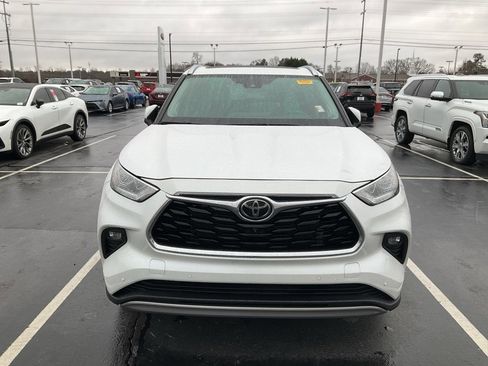 Used 2024 Toyota Highlander Platinum image 7