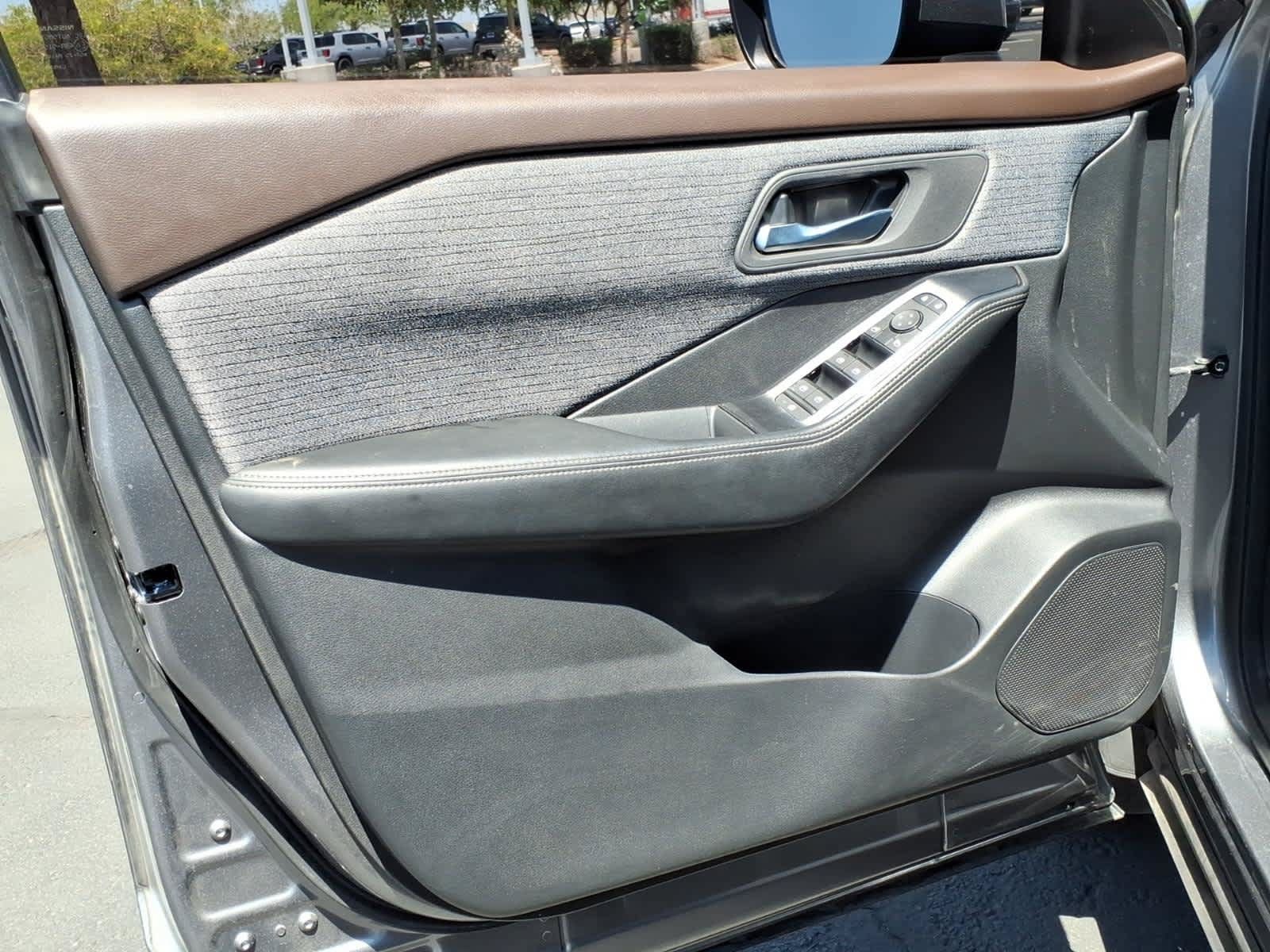 Used 2023 Nissan Rogue SV FWD image 21