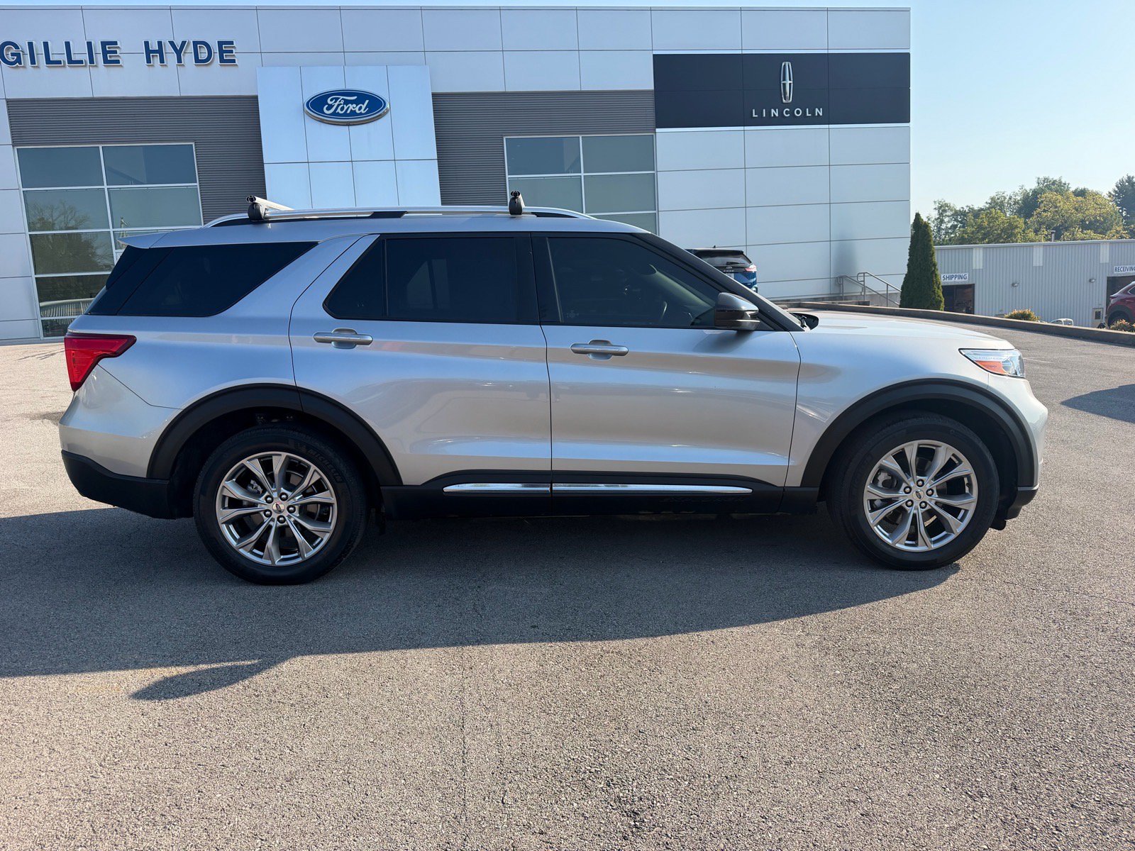 Used 2022 Ford Explorer Limited AWD/4WD image 17