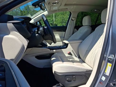 Used 2022 Buick Envision Avenir w/ Technology Package II FWD image 13
