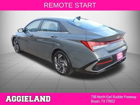 Used 2025 Hyundai Elantra Limited FWD image 6