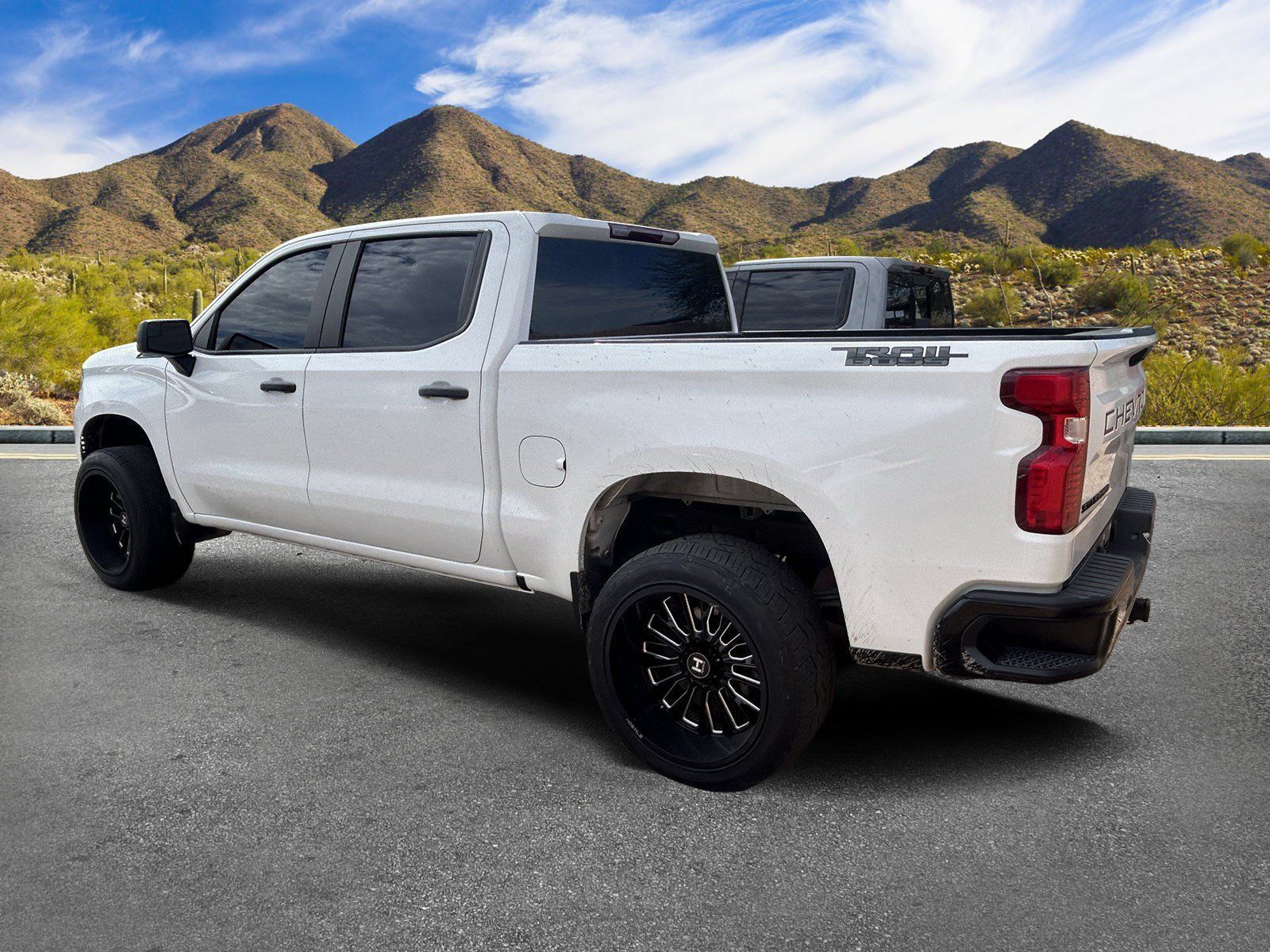 Used 2024 Chevrolet Silverado 1500 Custom Trail Boss w/ Dark Appearance Package AWD/4WD image 5