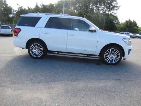 Used 2022 Ford Expedition Platinum AWD/4WD image 4