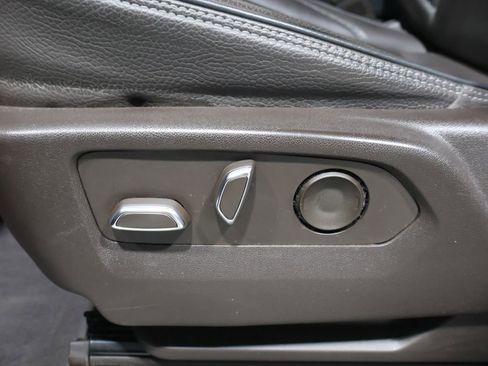 Used 2022 GMC Yukon XL Denali image 12