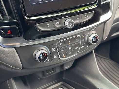Used 2023 Chevrolet Traverse LT image 22