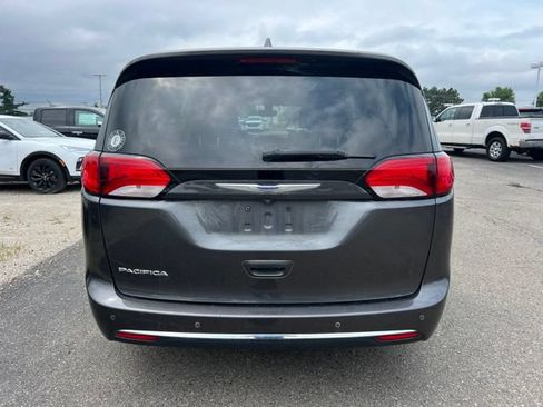 Used 2018 Chrysler Pacifica Touring-L Plus FWD image 6