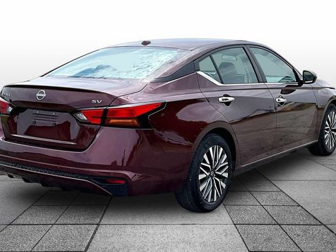 Used 2024 Nissan Altima 2.5 SV FWD image 12