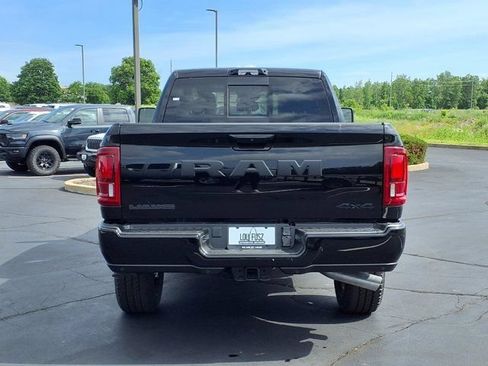 New 2026 RAM 2500 Laramie AWD/4WD image 17