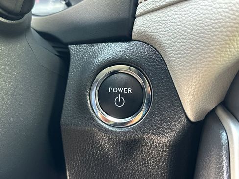 Used 2025 Toyota RAV4 XLE AWD/4WD image 30