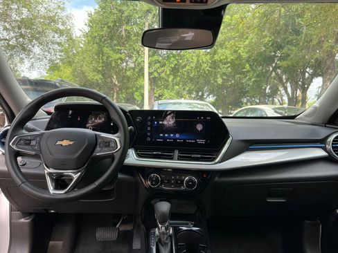 Used 2025 Chevrolet Trax LT w/ LT Convenience Package image 33