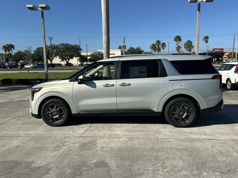 New 2026 Kia Carnival EX FWD image 10