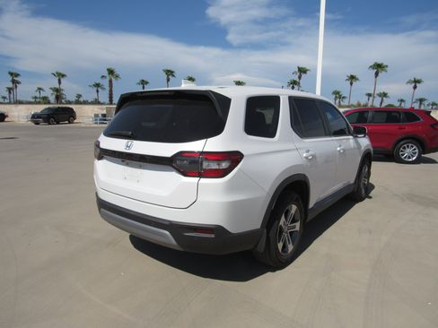 Used 2023 Honda Pilot EX-L image 3