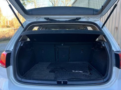 Used 2015 Volkswagen Golf S image 22