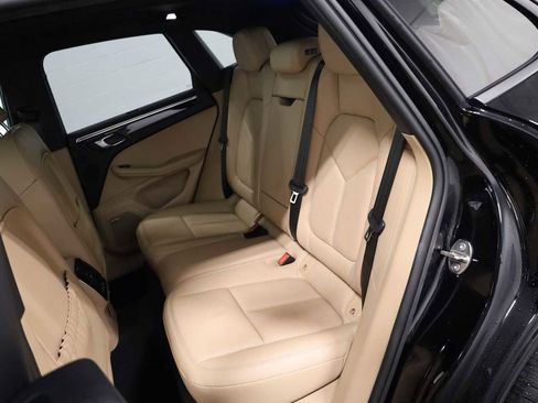 Certified 2024 Porsche Macan image 36