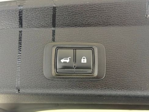 Used 2025 Mitsubishi Outlander SE image 5