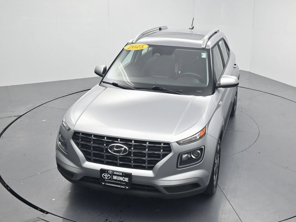 Used 2025 Hyundai Venue SEL FWD image 35