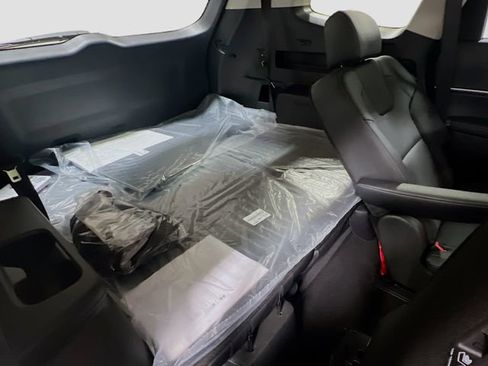 New 2025 Kia Telluride S image 30