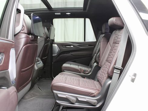 Used 2023 Cadillac Escalade Premium Luxury Platinum image 10