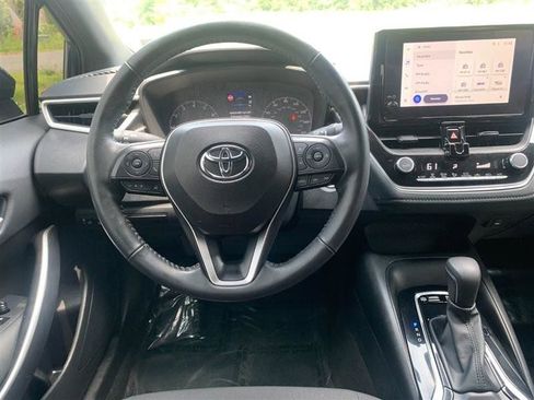 Used 2023 Toyota Corolla SE w/ SE Premium Package image 16