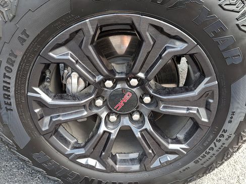 Certified 2025 GMC Canyon Elevation w/ Convenience Package AWD/4WD image 8