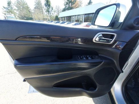 Used 2013 Jeep Grand Cherokee Laredo w/ Laredo E Group image 8