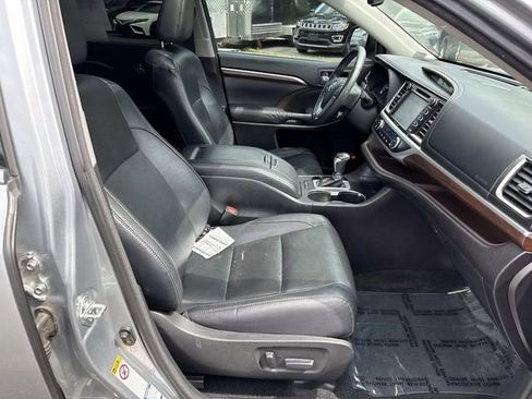 Used 2016 Toyota Highlander Limited AWD/4WD image 9