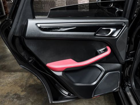 Used 2017 Porsche Macan S image 48