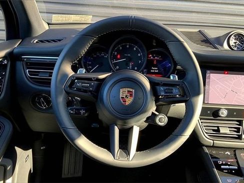 Certified 2026 Porsche Macan AWD/4WD image 7