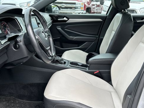 Used 2019 Volkswagen Jetta R-Line w/ R-Line Cold Weather Package FWD image 10