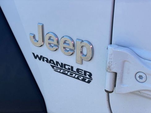 Used 2018 Jeep Wrangler Sport AWD/4WD image 23
