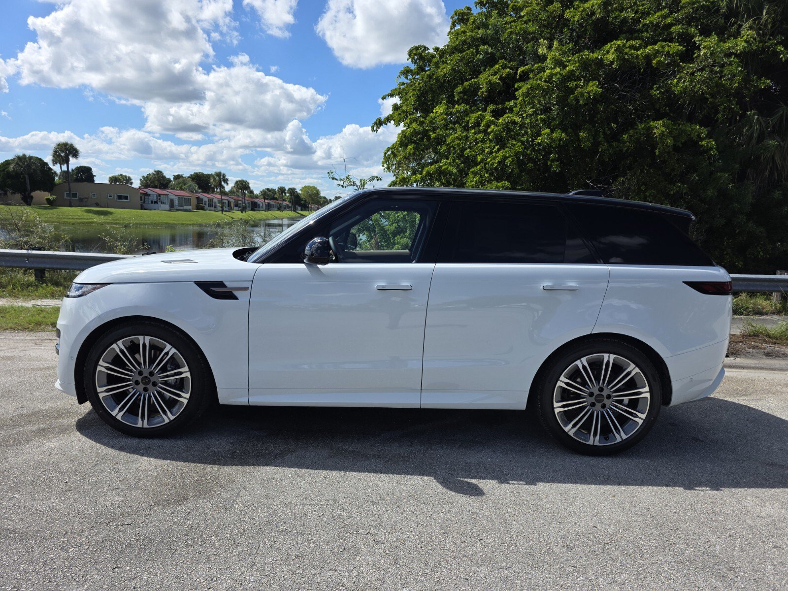 New 2027 Land Rover Range Rover Sport Dynamic SE AWD/4WD image 7