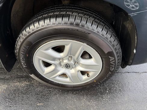 Used 2011 Toyota RAV4 4WD image 41