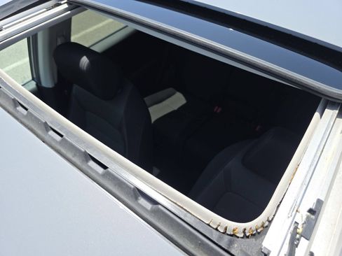 Used 2024 Honda CR-V EX image 3