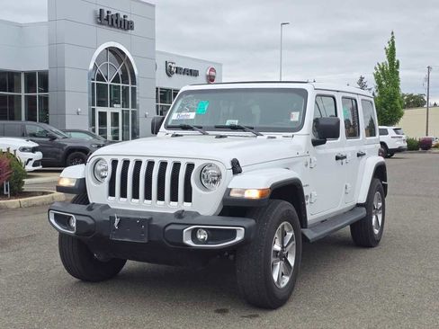 Used 2022 Jeep Wrangler Unlimited Sahara AWD/4WD image 8