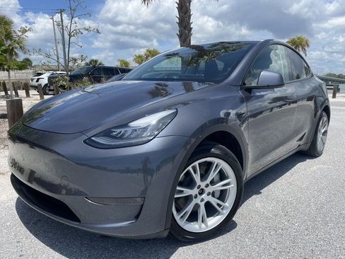 Used 2023 Tesla Model Y AWD image 26