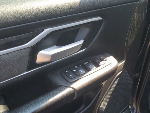 Used 2022 RAM 1500 Big Horn w/ Night Edition AWD/4WD image 6