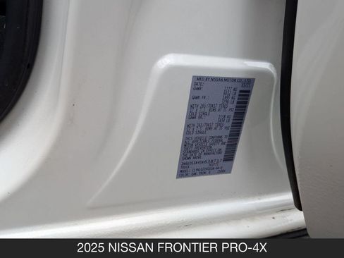 Certified 2025 Nissan Frontier PRO-4X AWD/4WD image 24